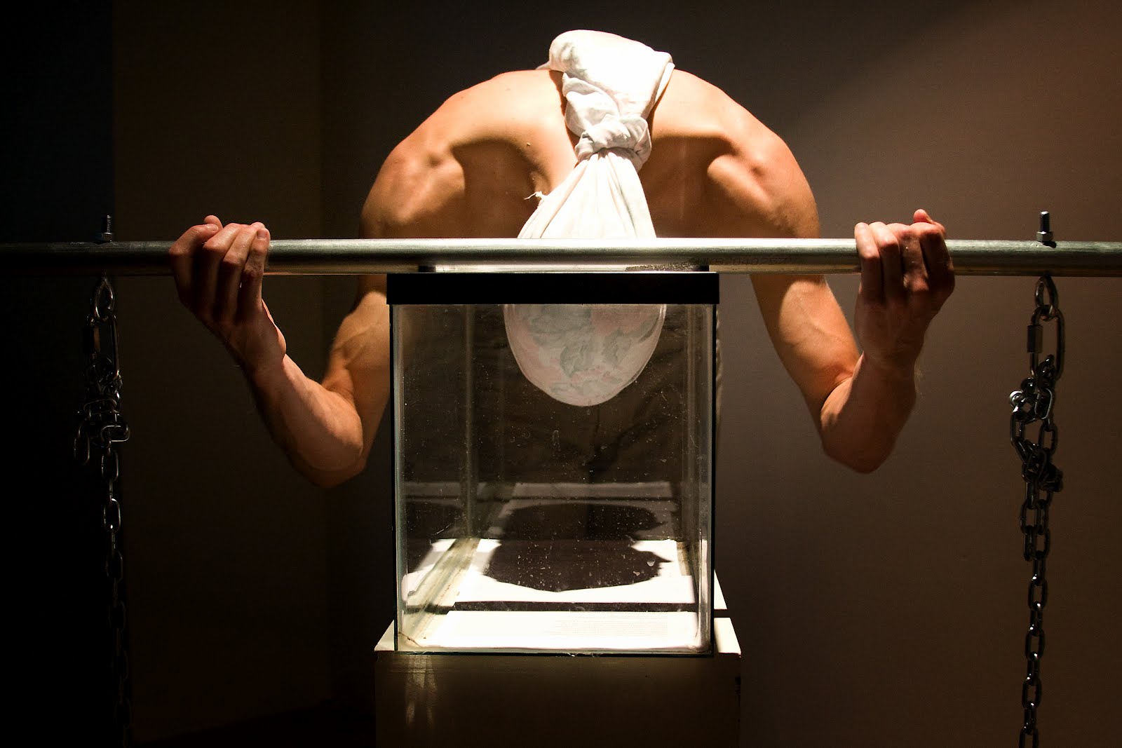 Lemur – performance still, Robert Tyree, copyright Miroslav Milos - Miroslav_Milos_2