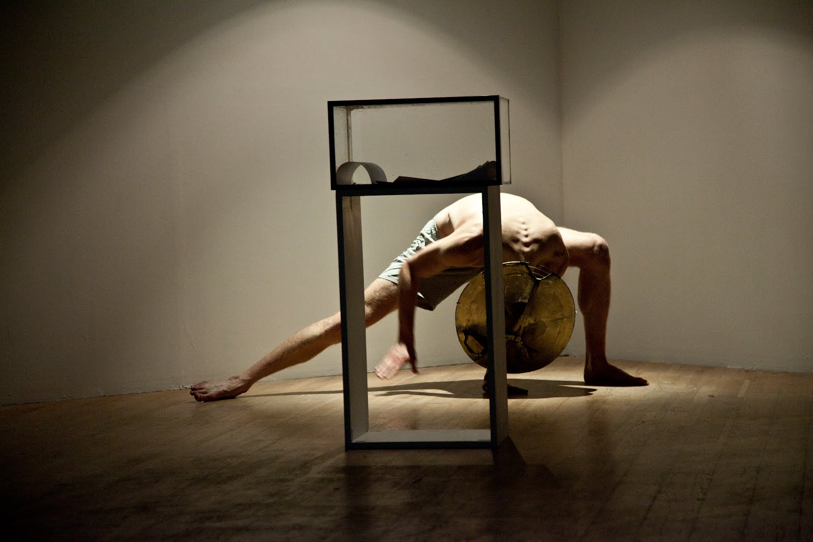 Lemur – performance still, Robert Tyree, copyright Rebecca Steele - Rebecca_Steele_1