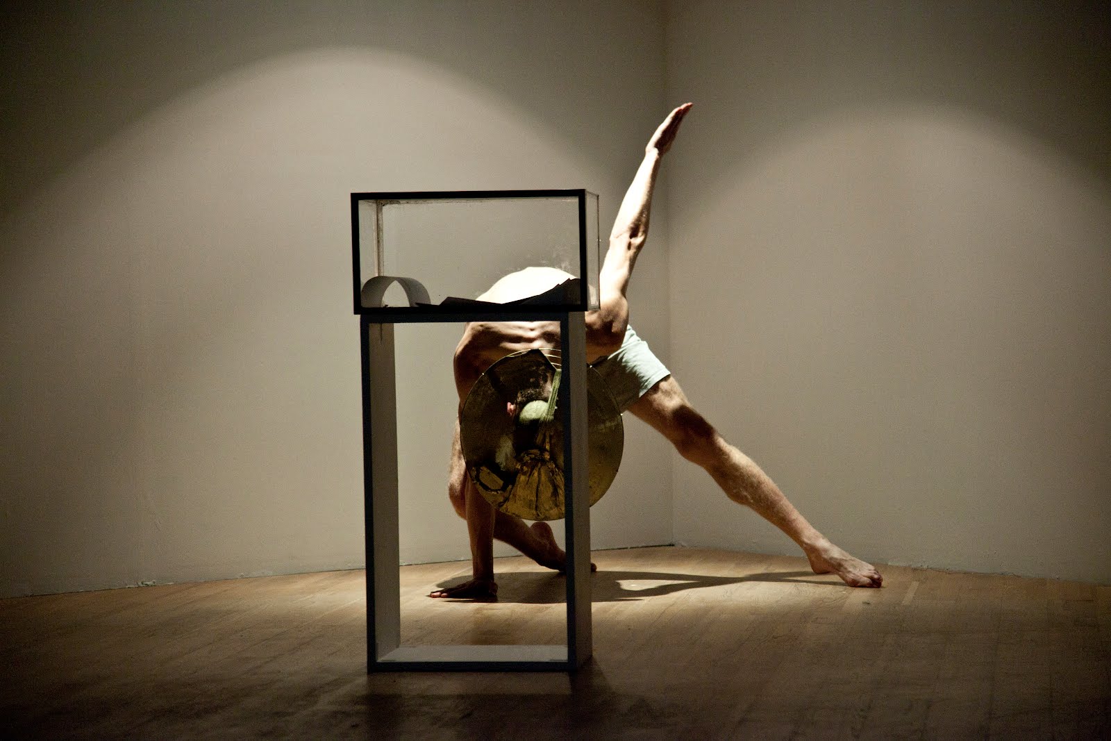 Lemur – performance still, Robert Tyree, copyright Rebecca Steele - Rebecca_Steele_2