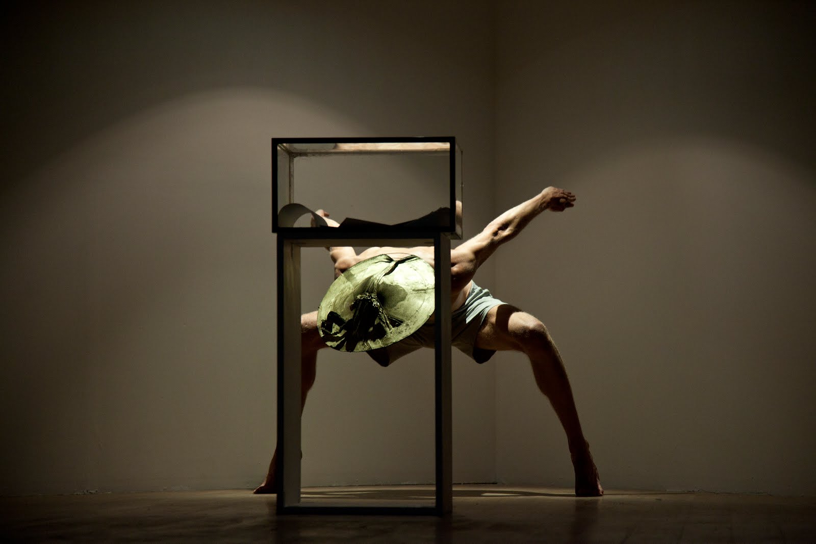 Lemur – performance still, Robert Tyree, copyright Rebecca Steele - Rebecca_Steele_5